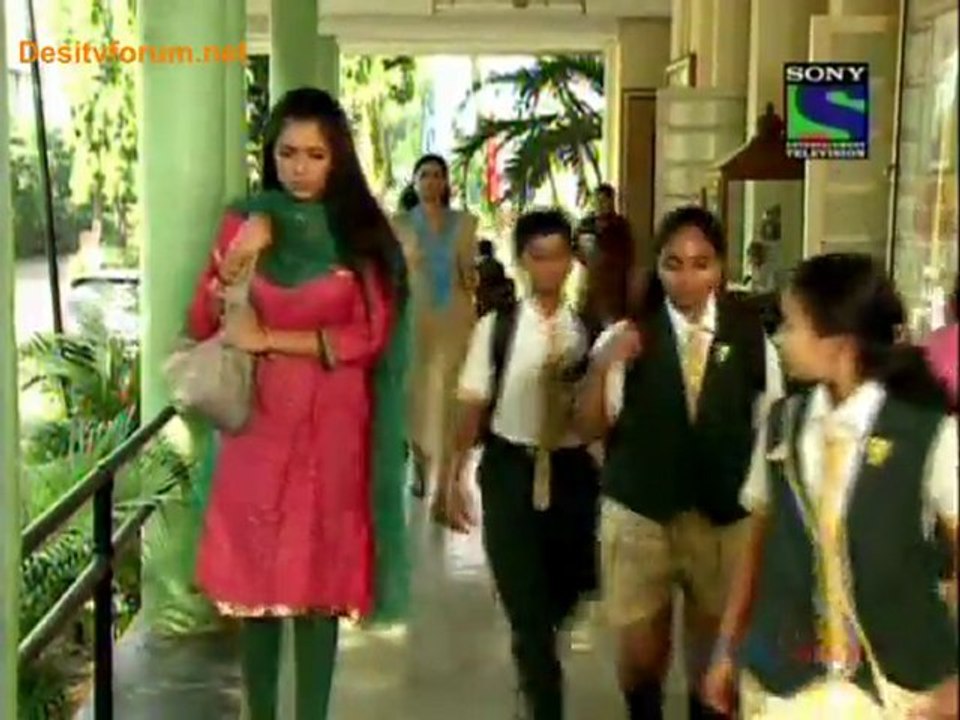 Parvarish Kuch Khatti Kuch Meethi - 24th November 2011 - pt1