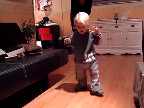 elliot marche à 21 mois, pile poil.