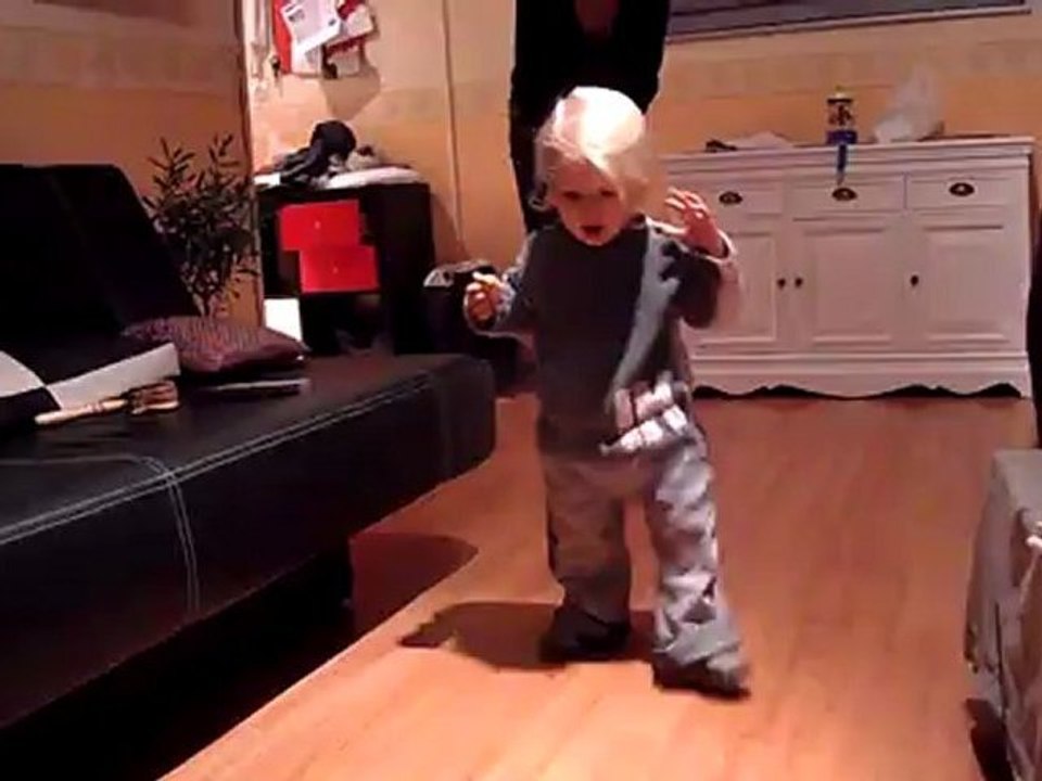 elliot marche à 21 mois, pile poil.