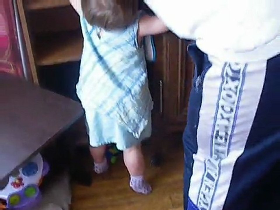 ma fille sonia qui marche toute seule