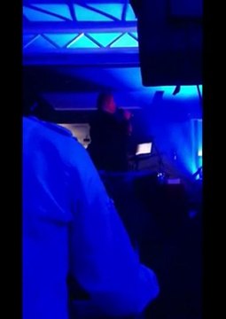 Cengiz Kurtoğlu ( İzmir California Restaurant - Sessizce )