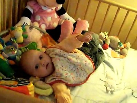 Valentine 4 mois 1er roulé boulé !