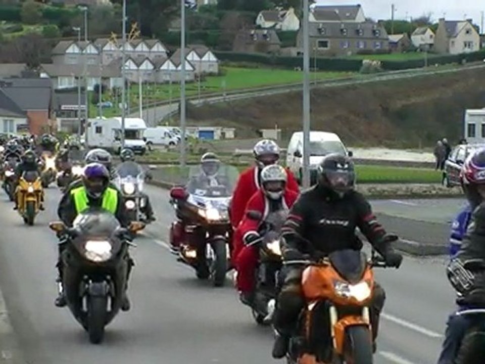 sortie moto pour les enfants du centre de trestel organiser par lemoto  club des dragonotes de pluzunet  ( 1 MOTARD 1 JOUET 2009 )