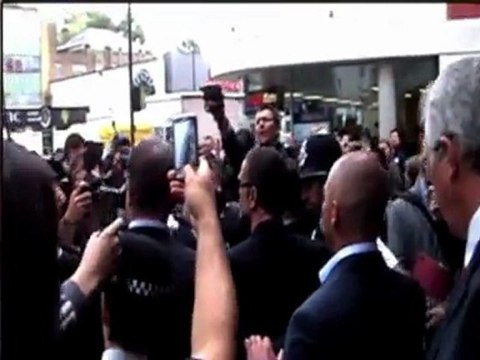 George Michael is Recovering from Pneumonia