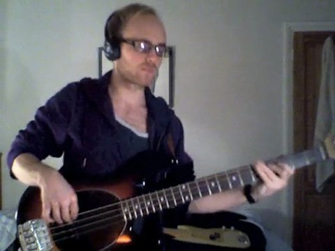 Stevie Wonder - 'Do I Do' bass playalong by Huw Foster