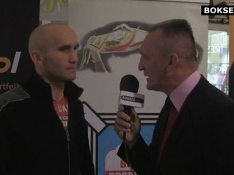 Aleksy Kuziemski przed walką z Doudu Ngumbu