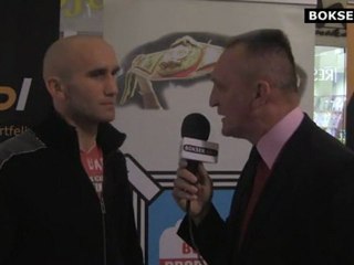 Aleksy Kuziemski przed walką z Doudu Ngumbu