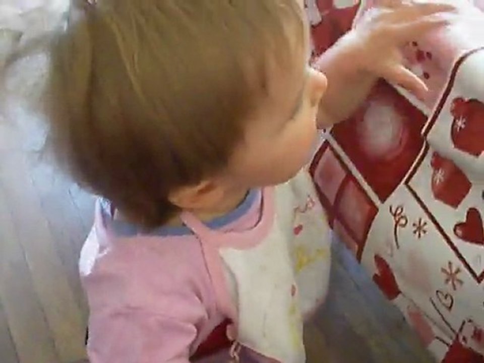 ma fille sonia qui marche un peu