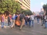 Due morti al Cairo per la carica della polizia davanti...