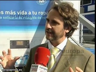 Lavadora gigante para recoger ropa para África