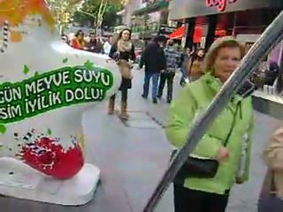 Bağdat caddesi-kaldırımda gezi