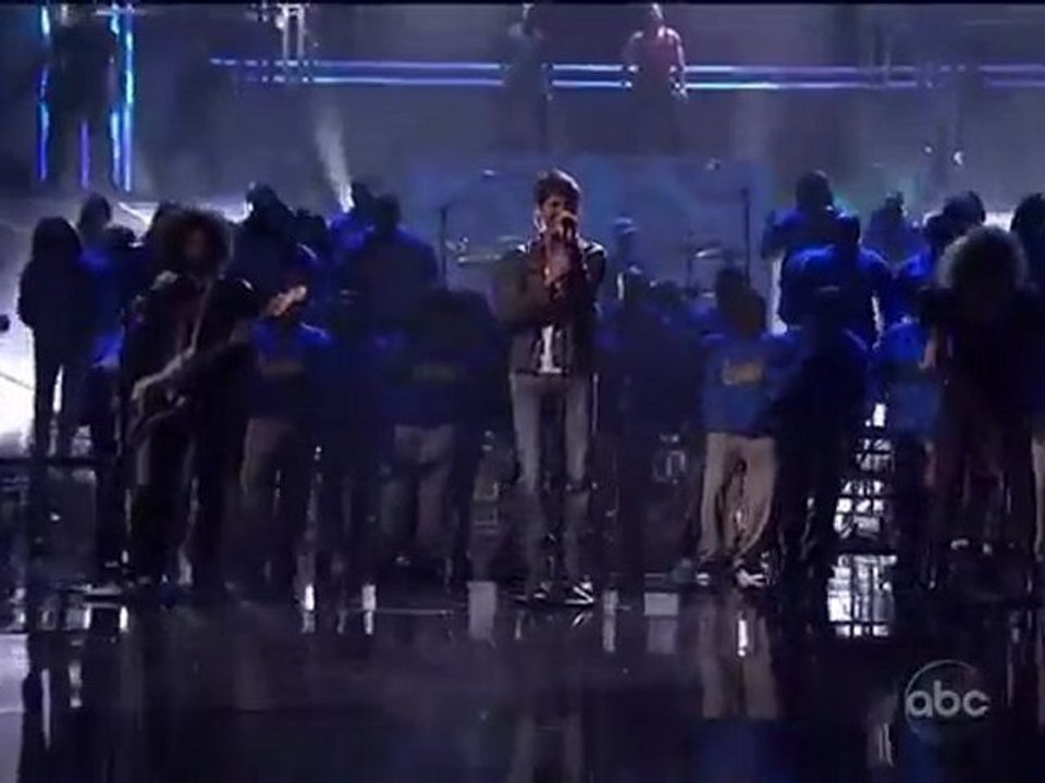 Enrique_Iglesias_-_I_Like_How_It_Feels_Tonight_Live_at_the_American_Music_Awards_2011