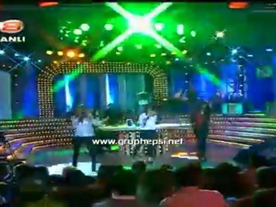 Grup Hepsi - Uğraşma [ Disko Kralı - 26 Kasım 2011]
