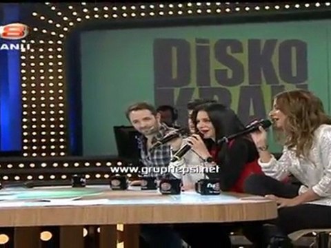 Grup Hepsi Şarkılarını Canlı Söylüyor [ Disko Kralı - 26 Kasım 2011]