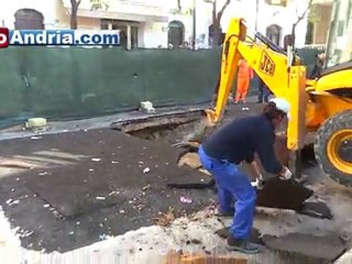 Скачать видео: Andria, nuovo cedimento ai danni della copertura in Via De Gasperi