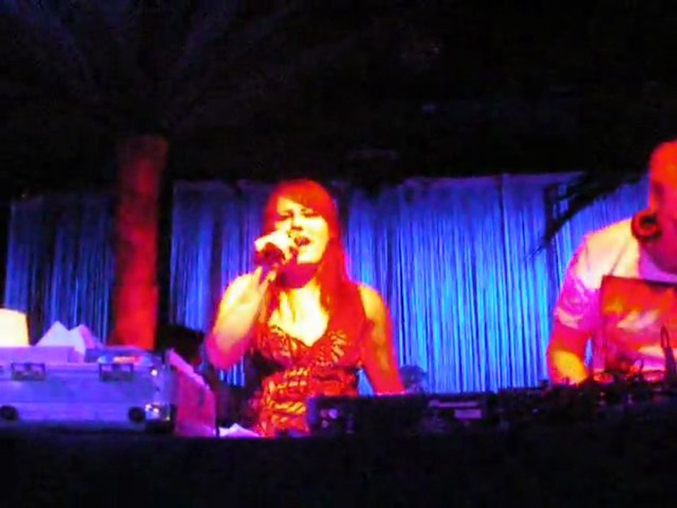 House Party im getaway featuring Annika Kron