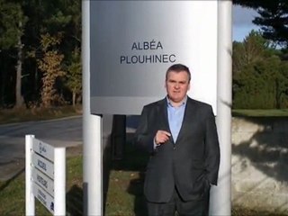Michel GRALL visite l'usine ALBEA de Plouhinec.