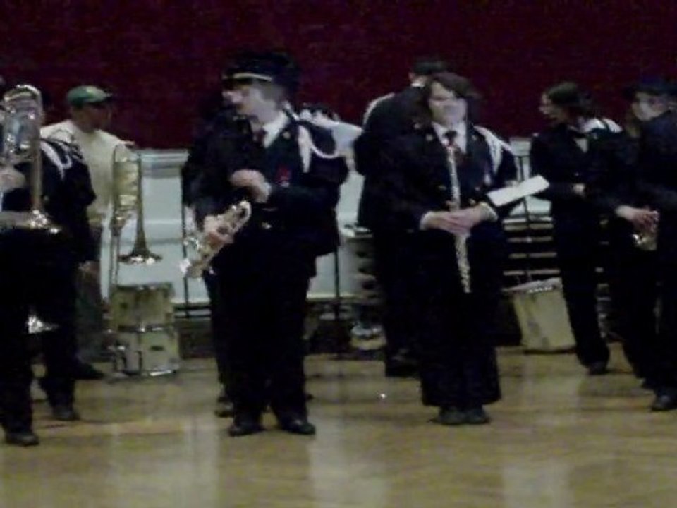 parodie de défilé de l'Union musicale et remise de médaille à Laetitia