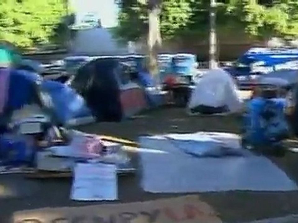 LA protesters block traffic