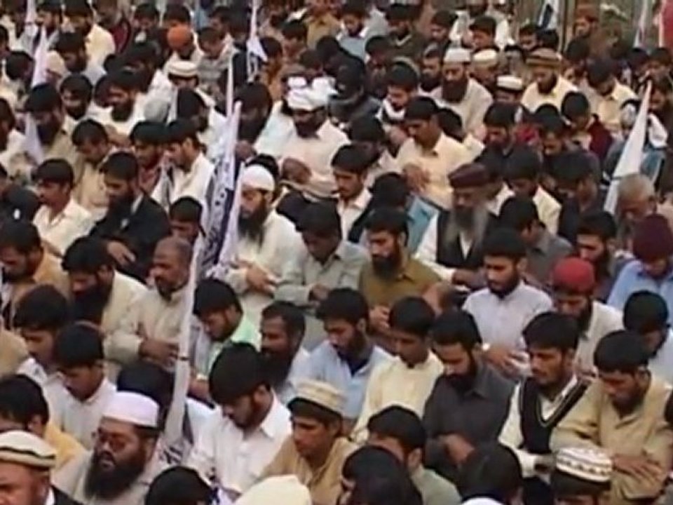 Pakistanis denounce US after deadly raid