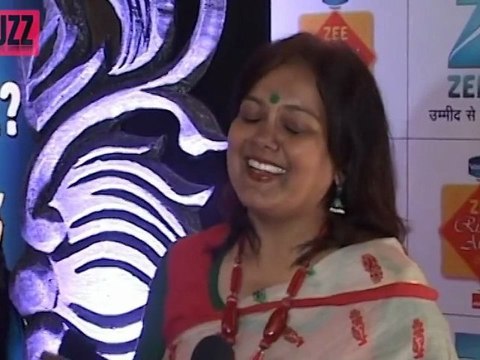 Rakhi Sawant In HOT PANTS at ZEE RISHETY AWARDS 2011