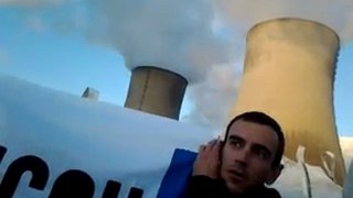Les militants de Greenpeace à la centrale nucléaire de Cruas
