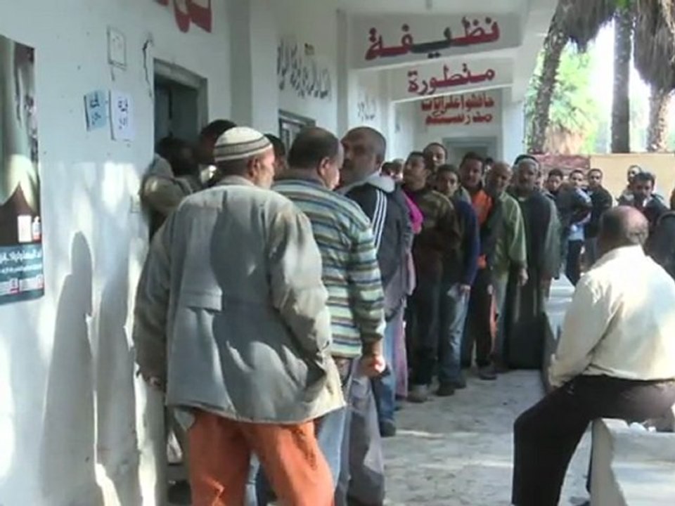 Egyptians flock to polls in first post-Mubarak poll