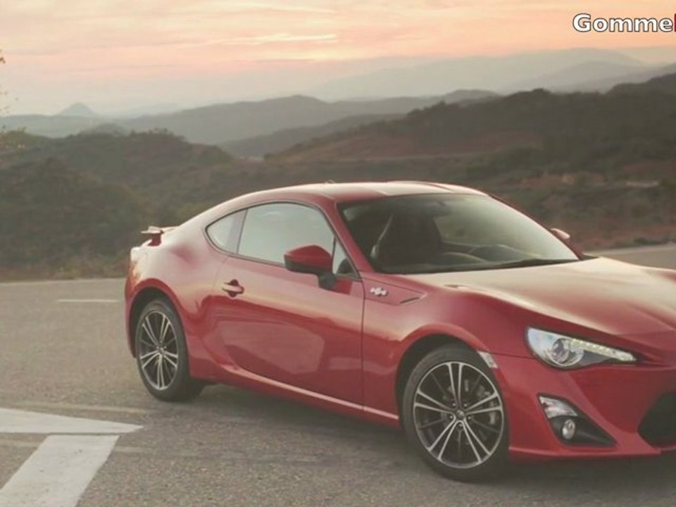Toyota GT 86: nuova sportiva con motore boxer benzina 2.0 e trazione posteriore