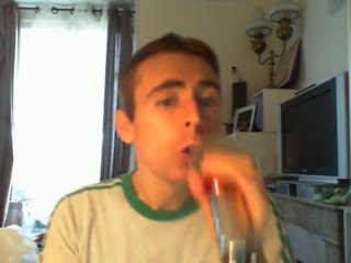 Wiwi égratigne "cult of personality"