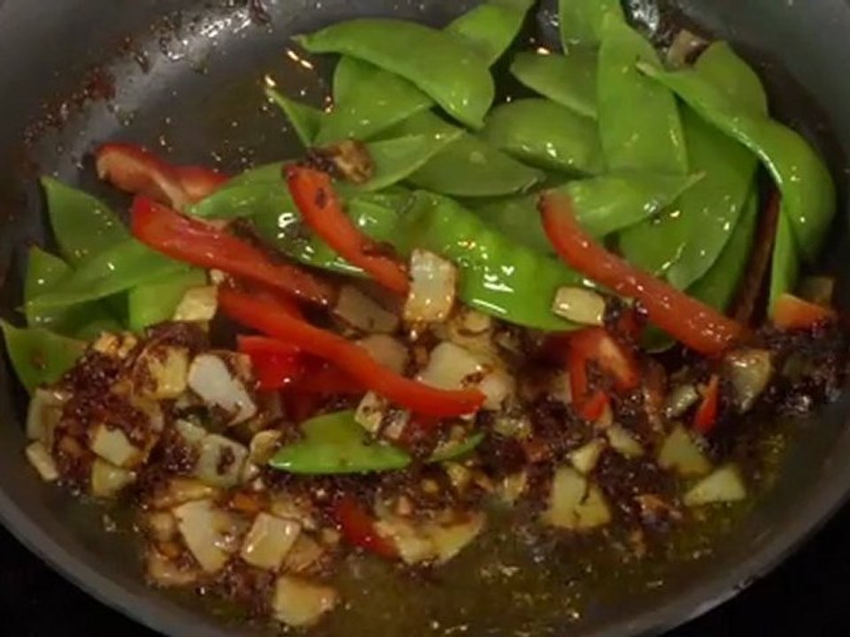 SHRIMP & ROASTED RED CHILI PASTE STIR FRY