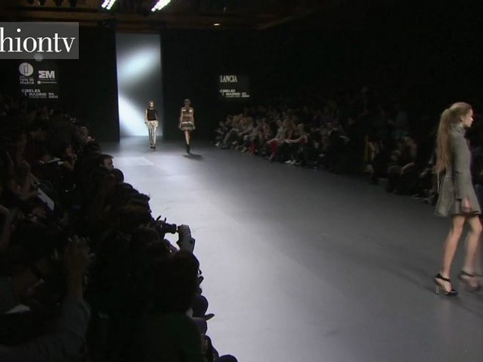 Amaya Arzuaga Show Winter 2012 Madrid Fashion Week | FTV