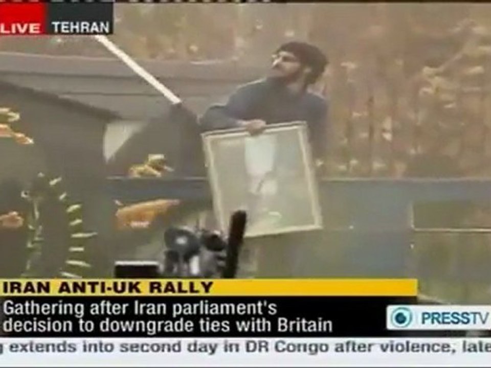 L'ambassade britannique à Téhéran envahie