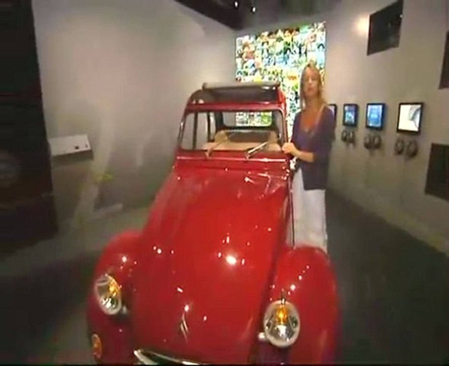 4 roues sous 1 parapluie- 60 ans de la 2CV sur la BBC-Tour de Paris avec chauffeur