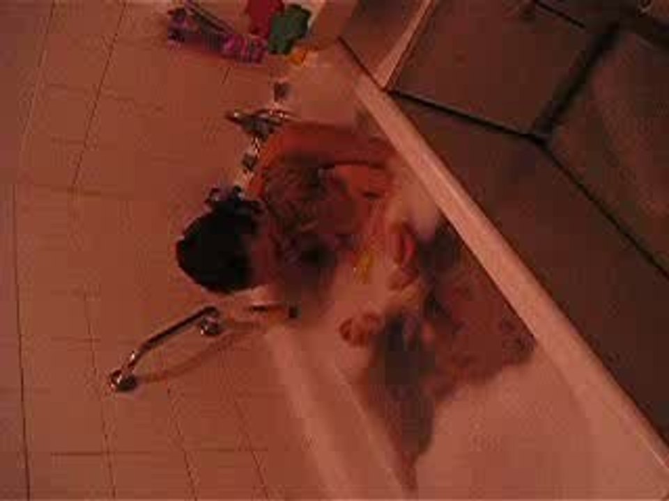 gwen dans le bain