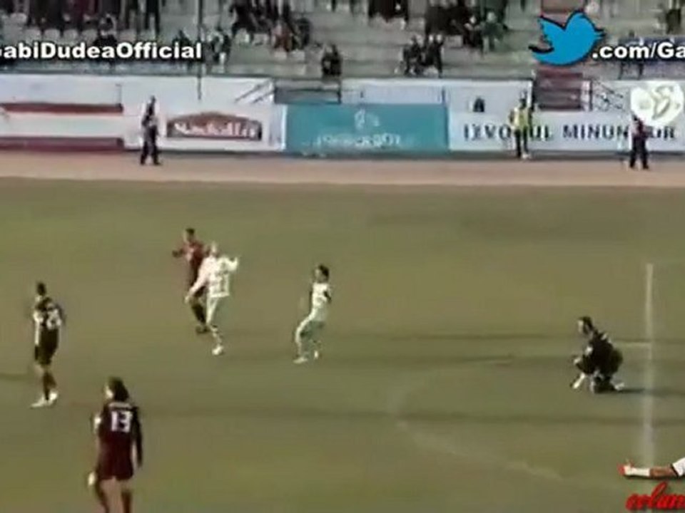 FOOT : Beto simule pour ne pas encaisser le but ! (28.11.2011)