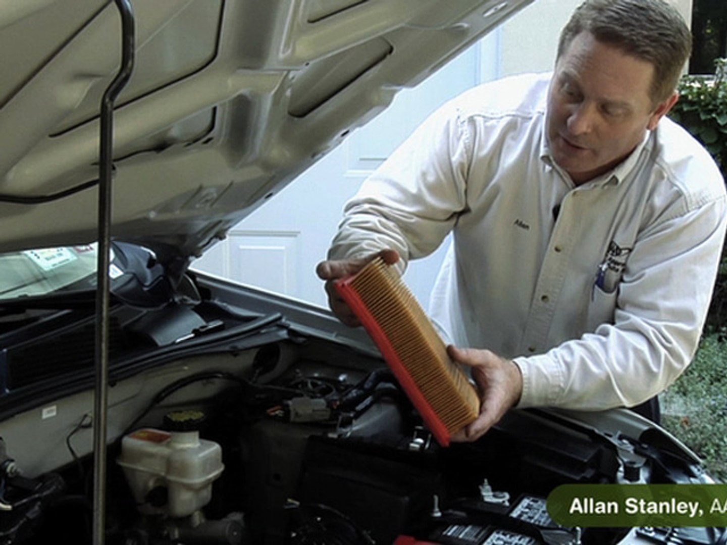 ⁣How to check your car's air filter