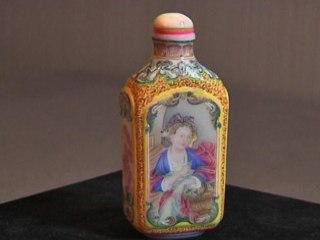 Snuff Bottle Sale Breaks Record in Hong Kong