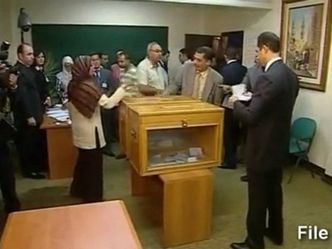 Egyptians vote at Mubarak polling station