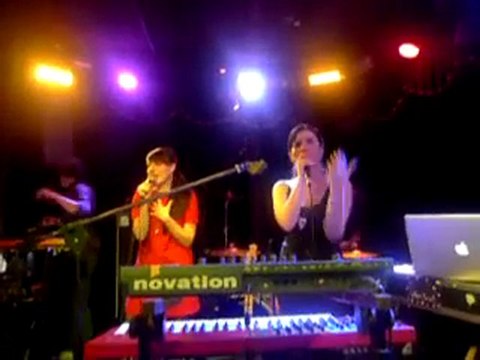 Javiera Mena & Maria Daniela y Su Sonido Lasser - El Amanecer - Lunario