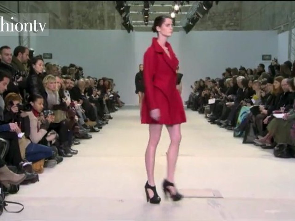 Amaya Arzuaga Show Winter 2012 Paris Fashion Week | FTV