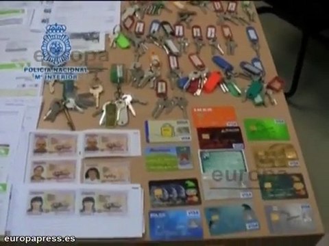 Detienen a estafadores que robaban tarjetas en buzones