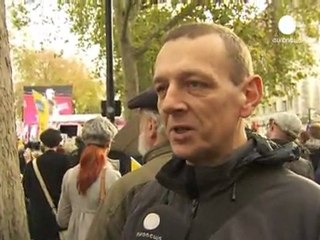 Striking UK state workers challenge coalition