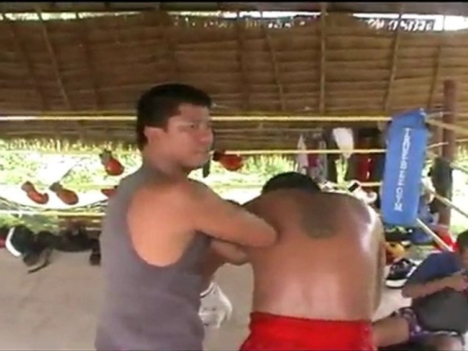 Breaking the Muay Thai Clinch - Counter Attack