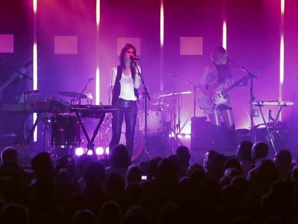 Charlotte Gainsbourg - Heaven Can Wait