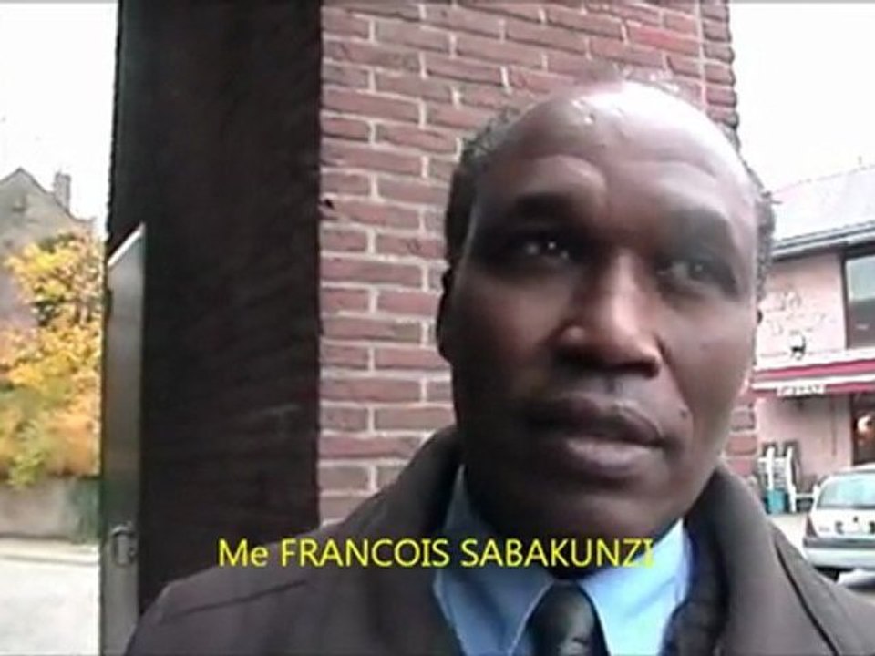 LA POLICE BELGE PLAQUE AU SOL ET MENOTTE UN MEDECIN CONGOLAIS