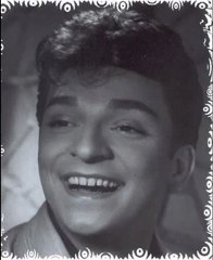 Zeki Müren Kimi Dertten İçermiş Kimi Neşeden