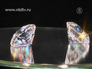 Christie's продал изумрудные серьги за $4 млн