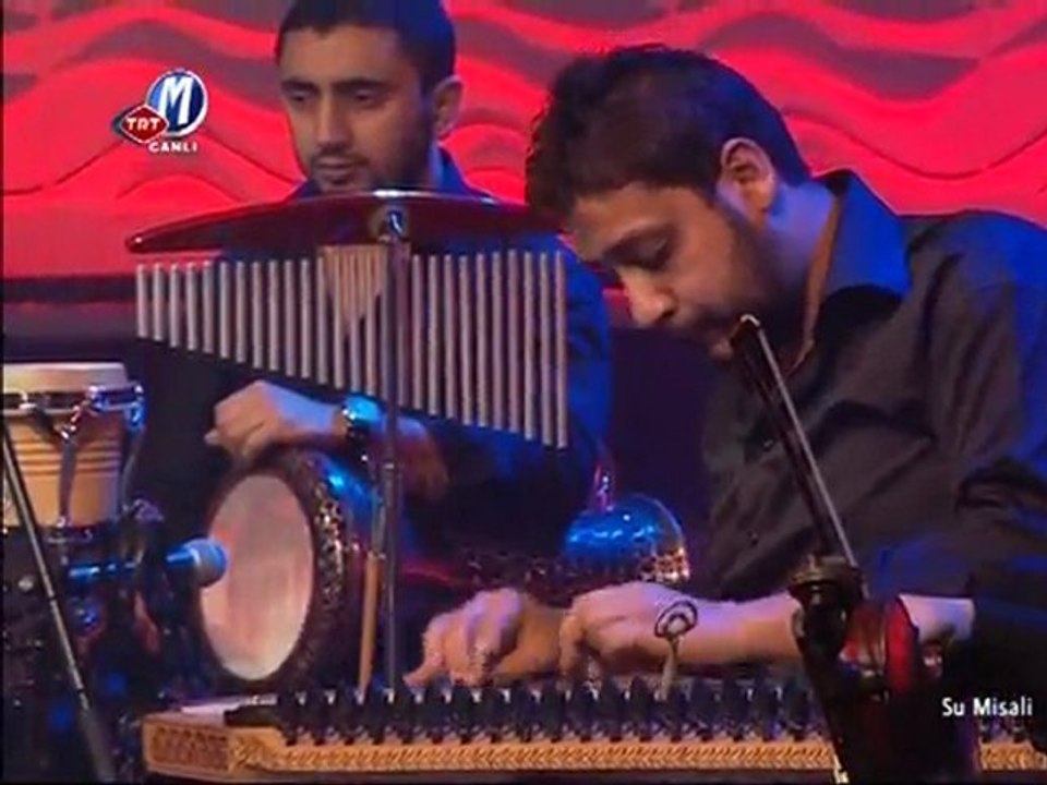 ORHAN ÖLMEZ _ SU MİSALİ _ EKLEMEDİR KOCA KONAK ( ENTRÜMANTAL ) _ FİRUZE _ HER MEVSİM İÇİMDEN GELİR GEÇERSİN _ KİLİM _ CANLI PERFORMANS _ 18. BLM _ 30.11.2011 _PART 1