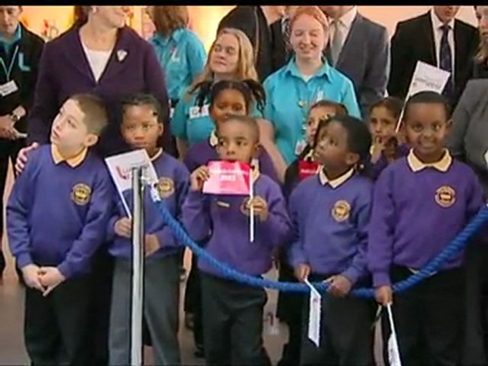 Yoko Ono meets the Queen