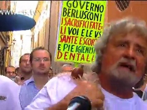 Cozza day: il MoVimento 5 stelle consegna 1000 cozze a Montecitorio contro la casta